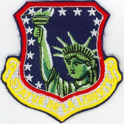 48th Tactical Fighter Wing
Translation: STATUE DE LA LIBERTE = The Statue of Liberty
