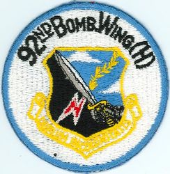 92d Bombardment Wing, Heavy
Translation: DUPLUM INCOLUMITATIS = Twofold Security
