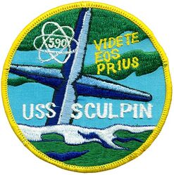 SSN-590 USS Sculpin
Namesake. Sculpin, also called bullhead or sea scorpion fish of the family Cottidae
Builder. Ingalls Shipbuilding, MS
Ordered. 18 Jan 1957
Laid down. 3 Feb 1958
Launched. 31 Mar 1960
Commissioned. 1 Jun 1961
Decommissioned. 3 Aug 1990
Stricken. 30 Aug 1990
Motto. "VIDETE EOS PRIUS" (See 'em First)
Fate. Entered the Submarine Recycling Program on 1 Oct 2000
Class and type. Skipjack-class submarine
Displacement:
2,830 long tons (2,880 t) surfaced
3,500 long tons (3,600 t) submerged
Length. 251 ft 8 in (76.71 m)
Beam. 31 ft 7.75 in (9.6457 m)
Draft. 28 ft (8.5 m)
Propulsion:
1 × S5W reactor
2 × Westinghouse steam turbines, 15,000 shp (11 MW)
1 shaft
Speed. 15 knots (17 mph; 28 km/h) surfaced; More than 30 knots (35 mph; 56 km/h) submerged
Test depth. 700 ft (210 m)
Complement. 118
Sensors and processing systems:
BPS-12 radar
BQR-21 sonar
BQR-2 passive sonar
BQS-4 (modified) active/passive sonar
Armament:
6 × 21 inch (533 mm) torpedo tubes (bow)
24 × Mark 37 torpedoes, Mark 14 torpedoes, Mark 16 torpedoes, Mark 45 ASTOR nuclear torpedoes, and/or Mark 48 torpedoes

