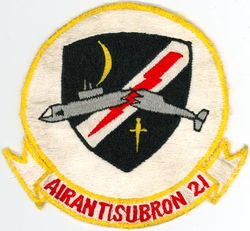 Air Anti-Submarine Squadron 21 (VS-21)
Established as Torpedo Squadron FORTY ONE (VT-41) on 26 Mar 1945. Redesignated Attack Squadron ONE E (VA-1E) on 15 Nov 1946. Attack Squadron ONE E (VA-1E) and Fighter Squadron ONE E (VF-1E) were merged into Composite Squadron TWO ONE (VC-21) on 1 Sep 1948. Redesignated Air Anti-Submarine Squadron TWO ONE (AIRASRON 21 or VS-21) on 23 Apr 1950; Sea Control Squadron TWO ONE (VS-21) on 1 Oct 1993. Disestablished on 28 Feb 2005.

Insignia submitted on 14 Jul 1955.

Grumman AF-2 Guardian, 1950-1955
Grumman S2F-1/2/2E Tracker, 1955-1974



