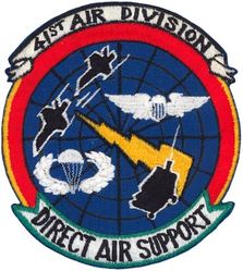 41st Air Division Direct Air Support
Designated 41 Air Division (Defense), and organized, on 1 Mar 1952. Redesignated 41 Air Division on 18 Mar 1955. Discontinued, and inactivated, on 15 Jan 1968.

Emblem approved on 30 Apr 1958.

