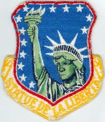48th Tactical Fighter Wing
Translation: STATUE DE LA LIBERTE = The Statue of Liberty
