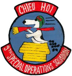 9th Special Operations Squadron 
Translation: CHIEU HOI = Open Hand
Keywords: Snoopy